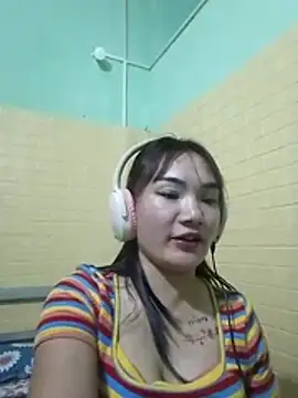 Snapshot of Voiva11 chatting on 07/17/26, 02:51 Voiva11 online show from 07/17/26, 02:51