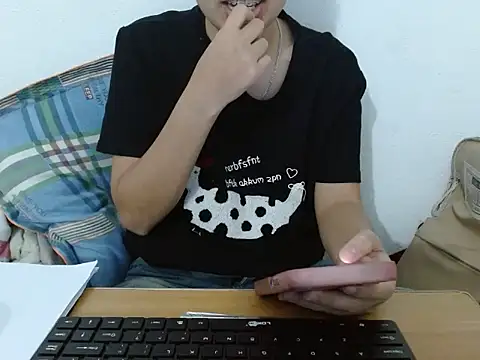 Snapshot of ThuyTien279 chatting on 07/08/26, 04:00 ThuyTien279 online show from 07/08/26, 04:00