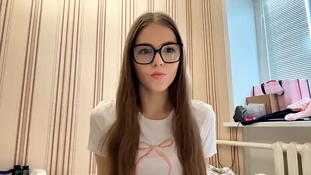 MiaWonderind online show from 06/21/26, 01:13