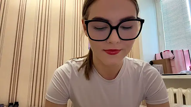 MiaWonderind online show from 06/25/26, 12:09
