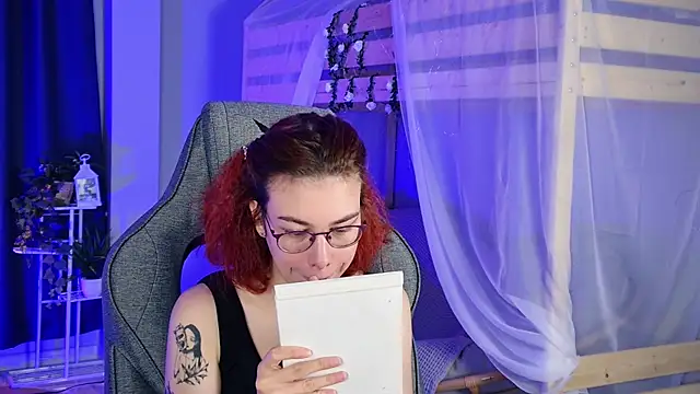 Snapshot of SeraphineDuskryn chatting on 08/04/26, 08:33 SeraphineDuskryn online show from 08/04/26, 08:33