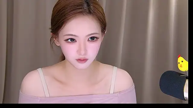 Snapshot of ninimissy chatting on 06/14/26, 11:01 ninimissy online show from 06/14/26, 11:01