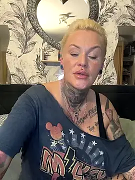 Snapshot of InkedMissLaBaehm chatting on 06/14/26, 08:44 InkedMissLaBaehm online show from 06/14/26, 08:44