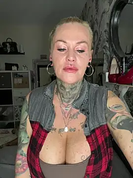 Snapshot of InkedMissLaBaehm chatting on 07/28/26, 10:53 InkedMissLaBaehm online show from 07/28/26, 10:53