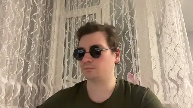 Snapshot of Svertyn chatting on 06/22/26, 07:44 Svertyn online show from 06/22/26, 07:44