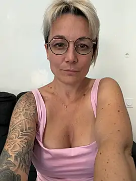 Snapshot of marinellaaX chatting on 06/15/26, 10:39 marinellaaX online show from 06/15/26, 10:39