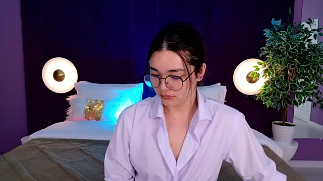 Snapshot of MaddieMeyer chatting on 07/16/26, 03:45 MaddieMeyer online show from 07/16/26, 03:45