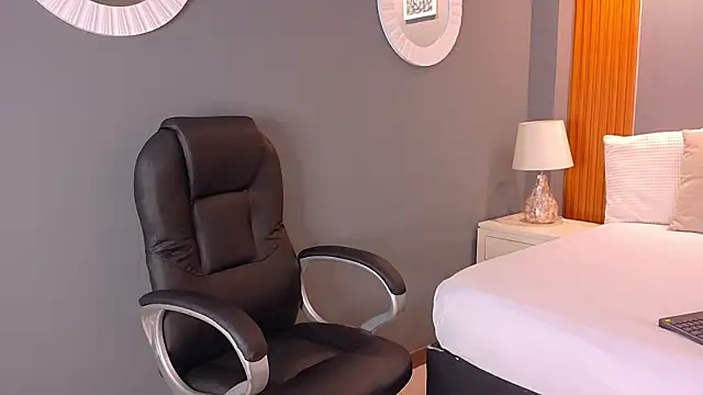 Snapshot of Juliana_Valencian chatting on 06/25/26, 10:25 Juliana Valencian online show from 06/25/26, 10:25