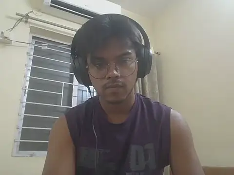 Snapshot of shady093 chatting on 06/15/26, 06:43 shady093 online show from 06/15/26, 06:43