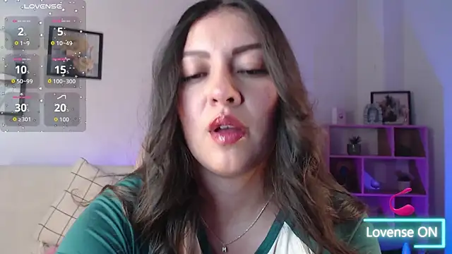 Snapshot of Cloee_dss chatting on 06/17/26, 07:59 Cloee dss online show from 06/17/26, 07:59