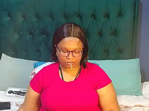 Snapshot of MISS_BLACKBERY chatting on 06/22/26, 10:18 MISS BLACKBERY online show from 06/22/26, 10:18