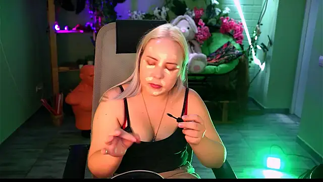 Snapshot of stellawatts chatting on 06/30/26, 08:04 stellawatts online show from 06/30/26, 08:04