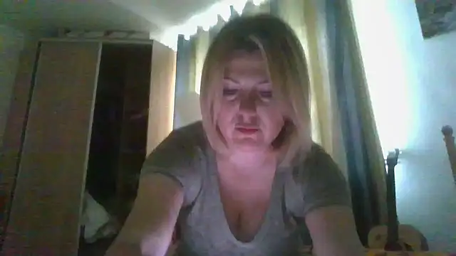 Snapshot of ElenaLove888 chatting on 06/15/26, 07:32 ElenaLove888 online show from 06/15/26, 07:32