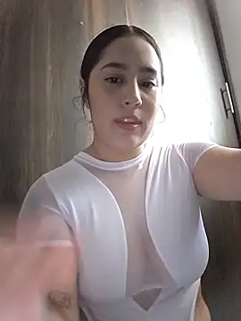 Snapshot of aisha_duque_ chatting on 07/12/26, 10:23 aisha duque online show from 07/12/26, 10:23
