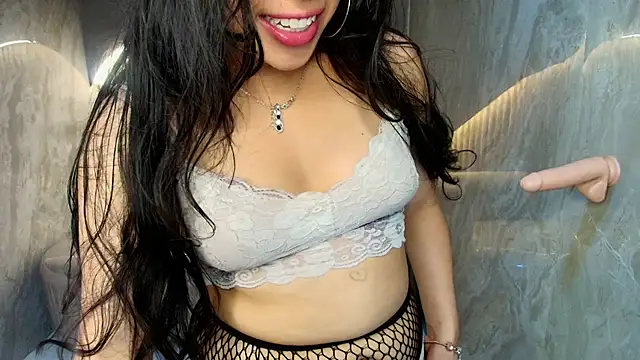 Mia  r  online show from 06/19/26, 10:35