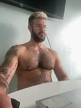 Snapshot of mrbighairychest chatting on 07/16/26, 04:24 mrbighairychest online show from 07/16/26, 04:24