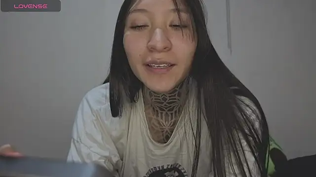 isasaenz  online show from 08/02/26, 06:34