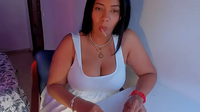 NicolePasqualott online show from 07/09/26, 07:18