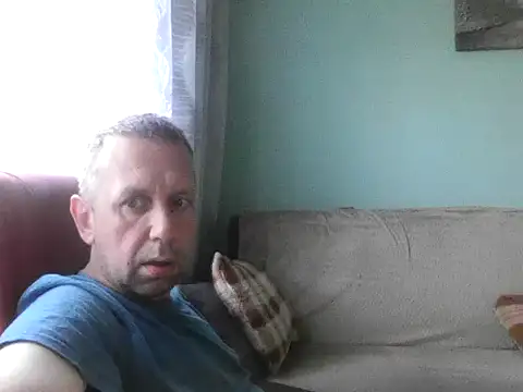Snapshot of RafalekRozmarynowski81 chatting on 06/20/26, 04:15 RafalekRozmarynowski81 online show from 06/20/26, 04:15