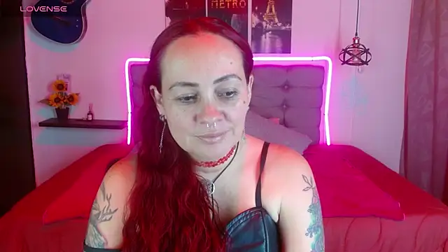 Snapshot of Cris_suitexx chatting on 06/14/26, 03:47 Cris suitexx online show from 06/14/26, 03:47