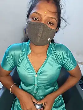 Snapshot of YALINITWO7_TAMIL chatting on 06/15/26, 01:02 YALINITWO7 TAMIL online show from 06/15/26, 01:02