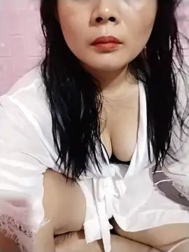 Snapshot of Lyh_sexy chatting on 07/21/26, 02:41 Lyh sexy online show from 07/21/26, 02:41