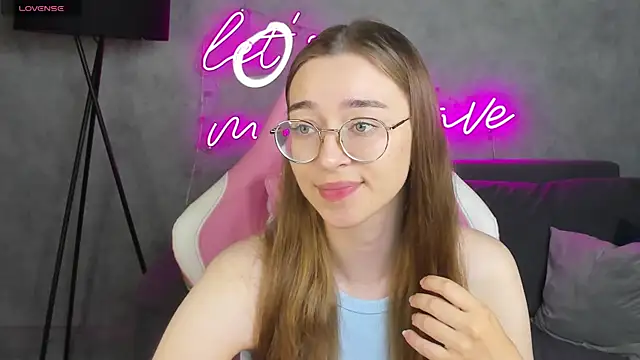 Snapshot of Lucy_Green chatting on 06/28/26, 01:00 Lucy Green online show from 06/28/26, 01:00