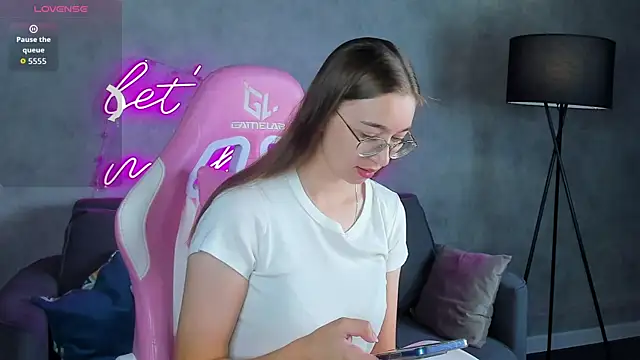 Snapshot of Lucy_Green chatting on 07/15/26, 12:49 Lucy Green online show from 07/15/26, 12:49