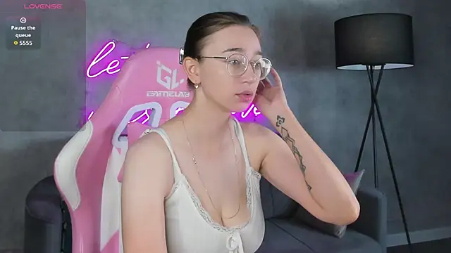 Snapshot of Lucy_Green chatting on 07/19/26, 12:47 Lucy Green online show from 07/19/26, 12:47