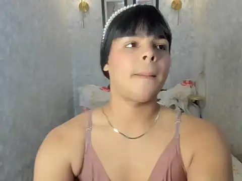 Snapshot of emily_rosue_ chatting on 07/09/26, 04:27 emily rosue online show from 07/09/26, 04:27