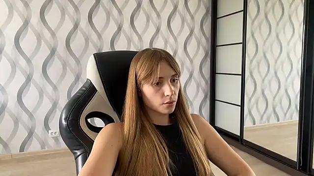 Snapshot of Miss_Luna_meow chatting on 06/16/26, 10:40 Miss Luna meow online show from 06/16/26, 10:40