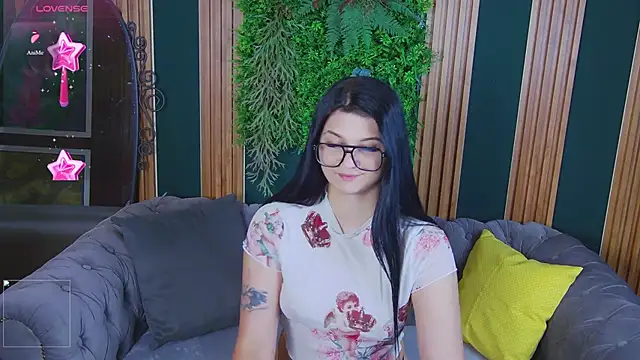 Snapshot of SolaZolaz chatting on 06/20/26, 01:30 SolaZolaz online show from 06/20/26, 01:30