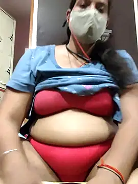 Snapshot of Hot_Darling001 chatting on 07/17/26, 03:57 Hot Darling001 online show from 07/17/26, 03:57