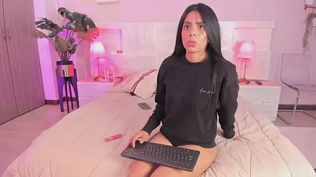 Jasmiinn  online show from 08/01/26, 04:34
