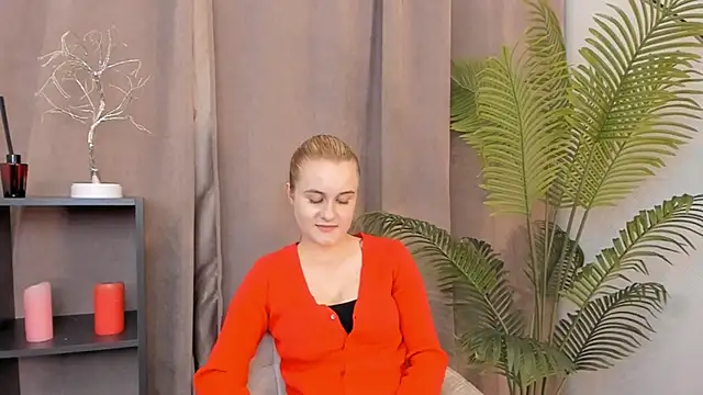 Snapshot of CaroleeIlle chatting on 06/17/26, 12:07 CaroleeIlle online show from 06/17/26, 12:07