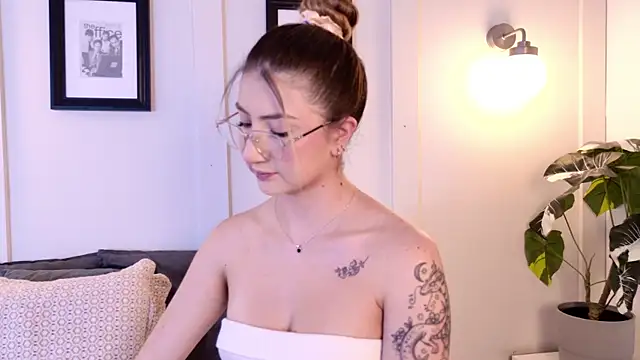 Alanna DH online show from 07/04/26, 07:42