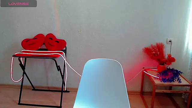 ElaraJons online show from 08/04/26, 07:33