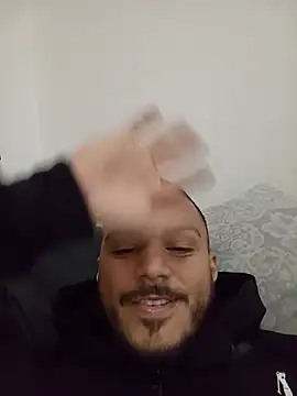 Edneishenrique online show from 06/18/26, 04:33