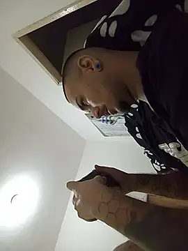 Edneishenrique online show from 07/24/26, 06:11