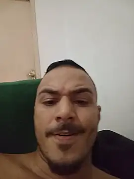 Edneishenrique online show from 08/06/26, 07:21