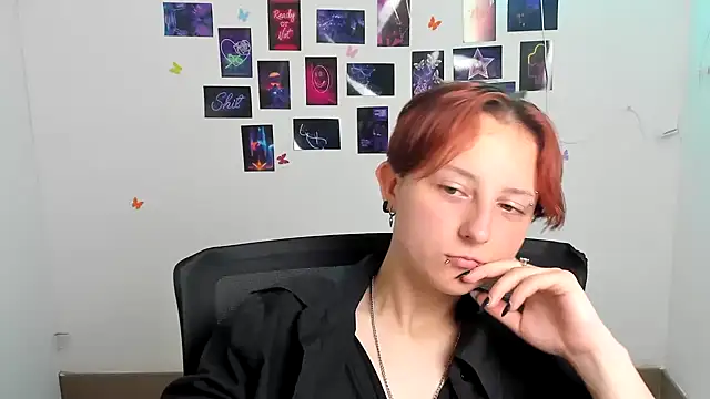 Snapshot of Dilara_Kiss_ chatting on 06/25/26, 11:04 Dilara Kiss online show from 06/25/26, 11:04