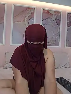 Snapshot of Mariam_Rahal chatting on 06/18/26, 12:31 Mariam Rahal online show from 06/18/26, 12:31