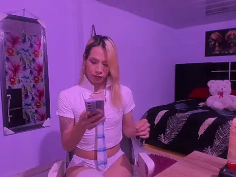 Snapshot of aria_rouss chatting on 07/18/26, 04:00 aria rouss online show from 07/18/26, 04:00