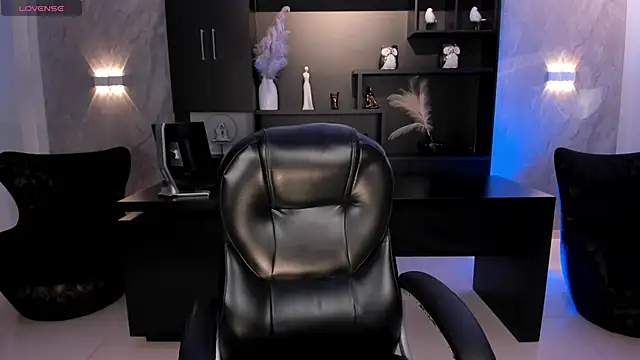 Snapshot of SabrinaMontclair chatting on 06/21/26, 05:48 SabrinaMontclair online show from 06/21/26, 05:48