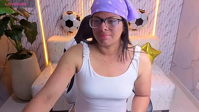 Snapshot of sarah_bay_tx chatting on 06/25/26, 08:02 sarah bay tx online show from 06/25/26, 08:02