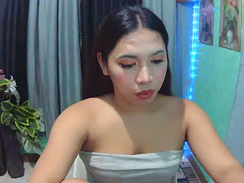 Snapshot of XCalixa chatting on 07/28/26, 02:13 XCalixa online show from 07/28/26, 02:13