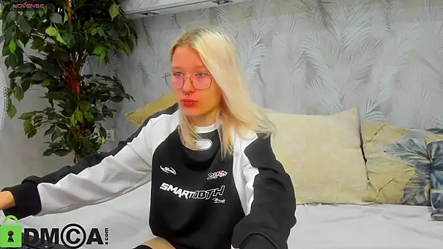 Snapshot of Nika-Smith chatting on 08/06/26, 09:22 Nika-Smith online show from 08/06/26, 09:22