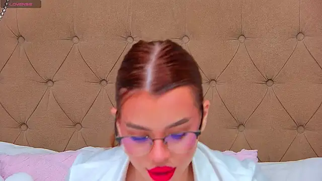 Snapshot of YasminnDoll chatting on 07/18/26, 04:38 YasminnDoll online show from 07/18/26, 04:38