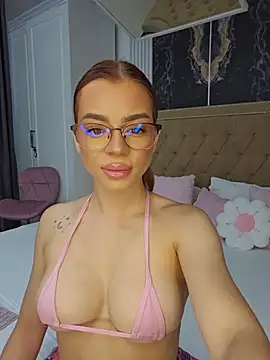 Snapshot of YasminnDoll chatting on 07/20/26, 03:54 YasminnDoll online show from 07/20/26, 03:54