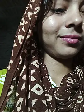 Snapshot of Simran_143 chatting on 08/06/26, 04:42 Simran 143 online show from 08/06/26, 04:42